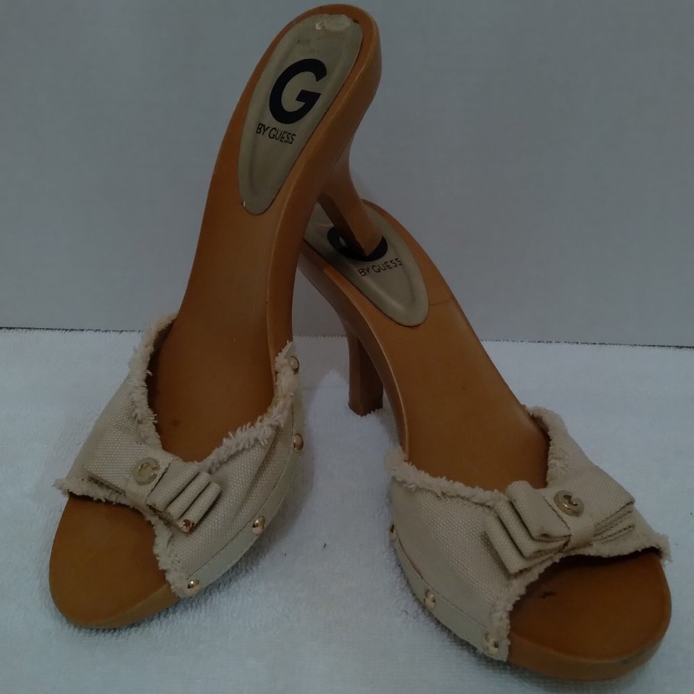 Guess Pumps